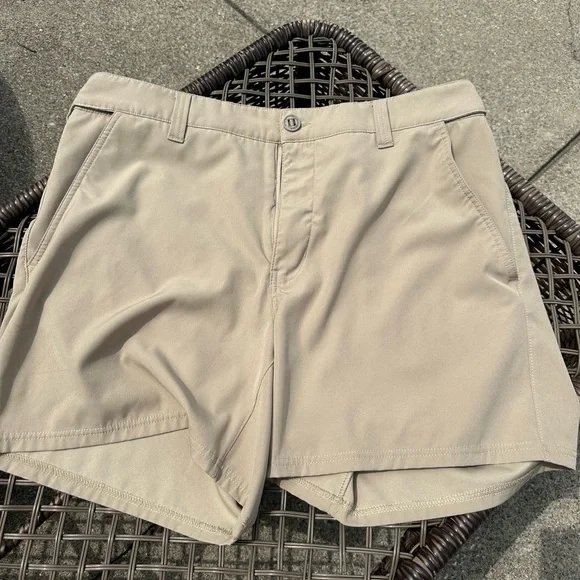 Huk Men's Khaki Flat Front Shorts - Picture 2 of 6